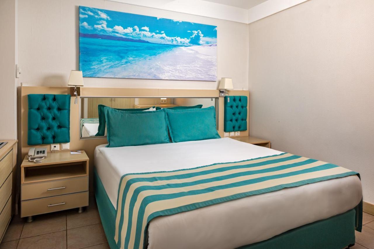 מלון קמר Aqi Hydros Club מראה חיצוני תמונה A bedroom at the Iberostar Grand Hotel Bávaro