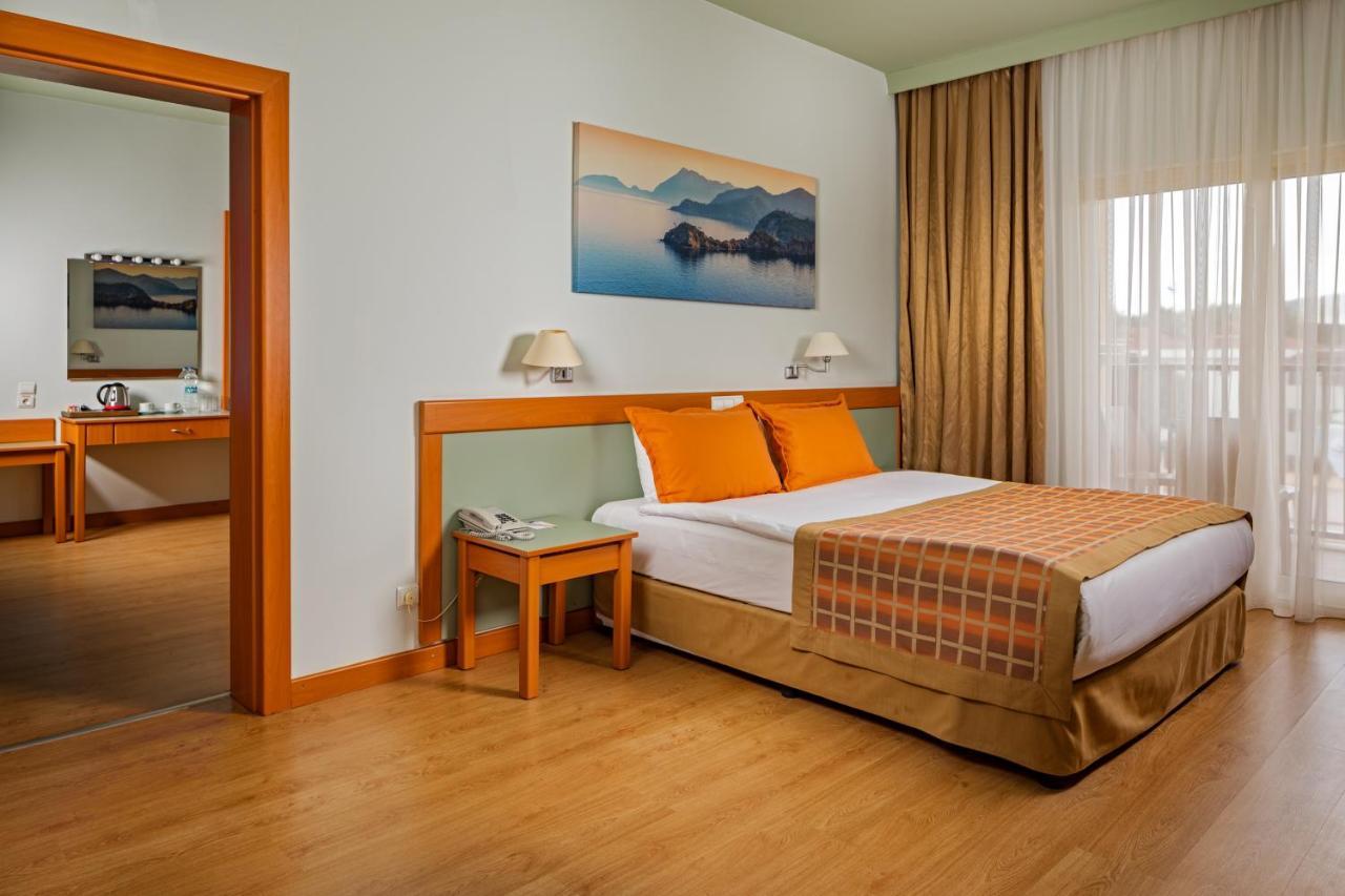 מלון קמר Aqi Hydros Club מראה חיצוני תמונה A bedroom in a hotel