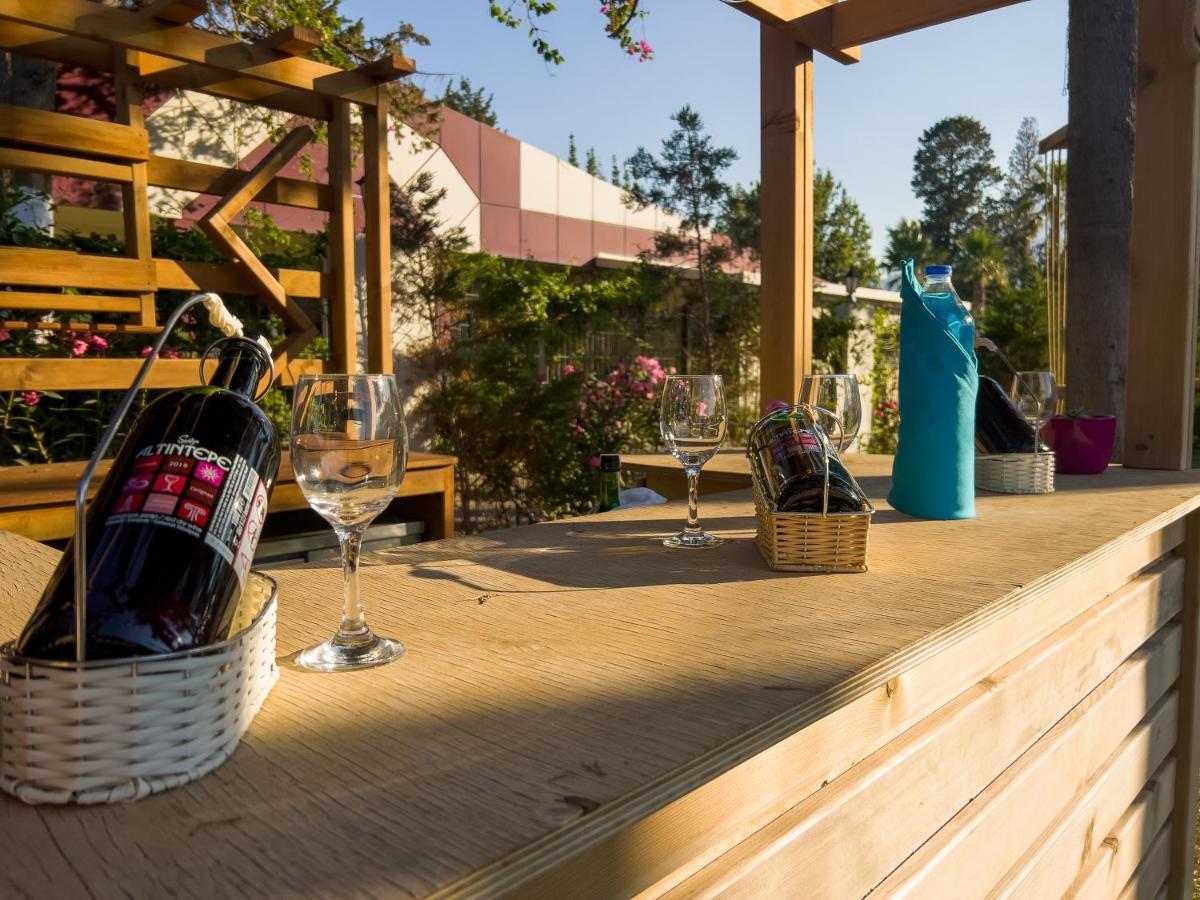 מלון קמר Aqi Hydros Club מראה חיצוני תמונה Wine tasting at the winery