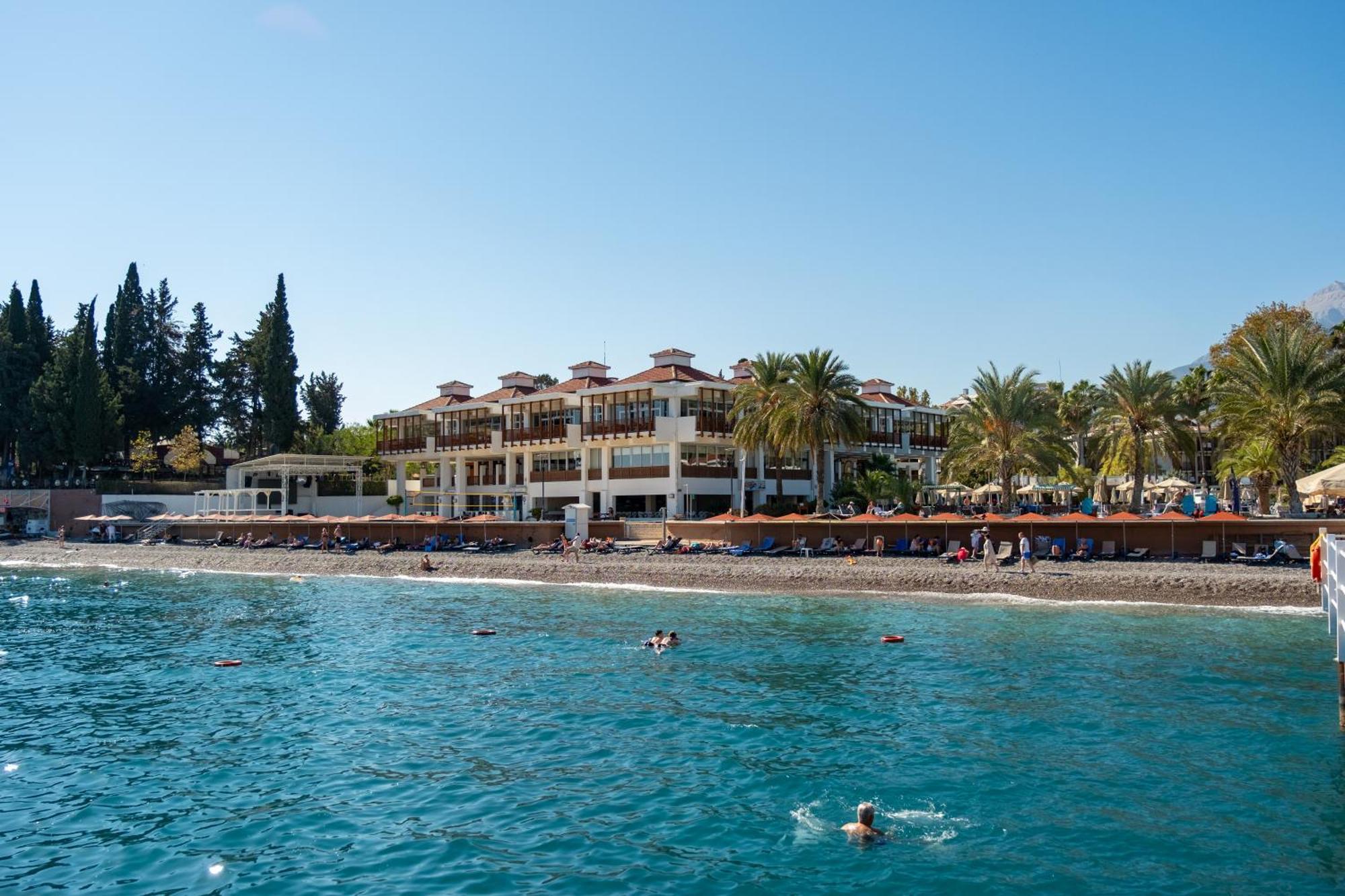 מלון קמר Aqi Hydros Club מראה חיצוני תמונה The beach at the Grand Hotel
