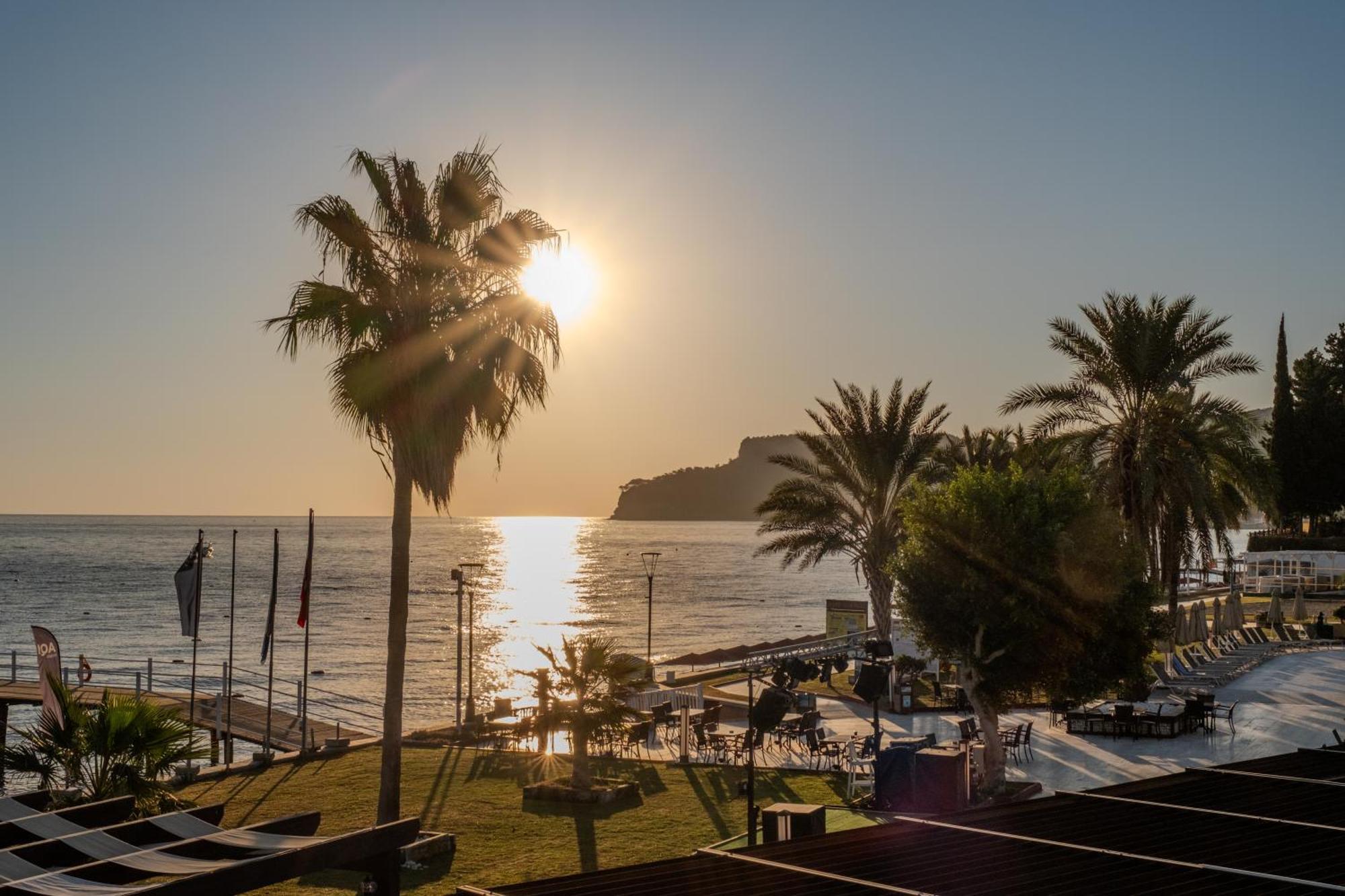 מלון קמר Aqi Hydros Club מראה חיצוני תמונה Sunset at the beach